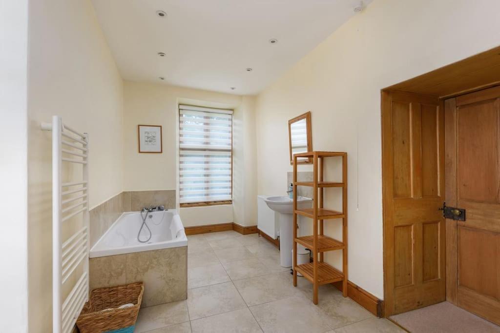 10 Bed Stunning House In Village, With Hot Tub Ovingham エクステリア 写真